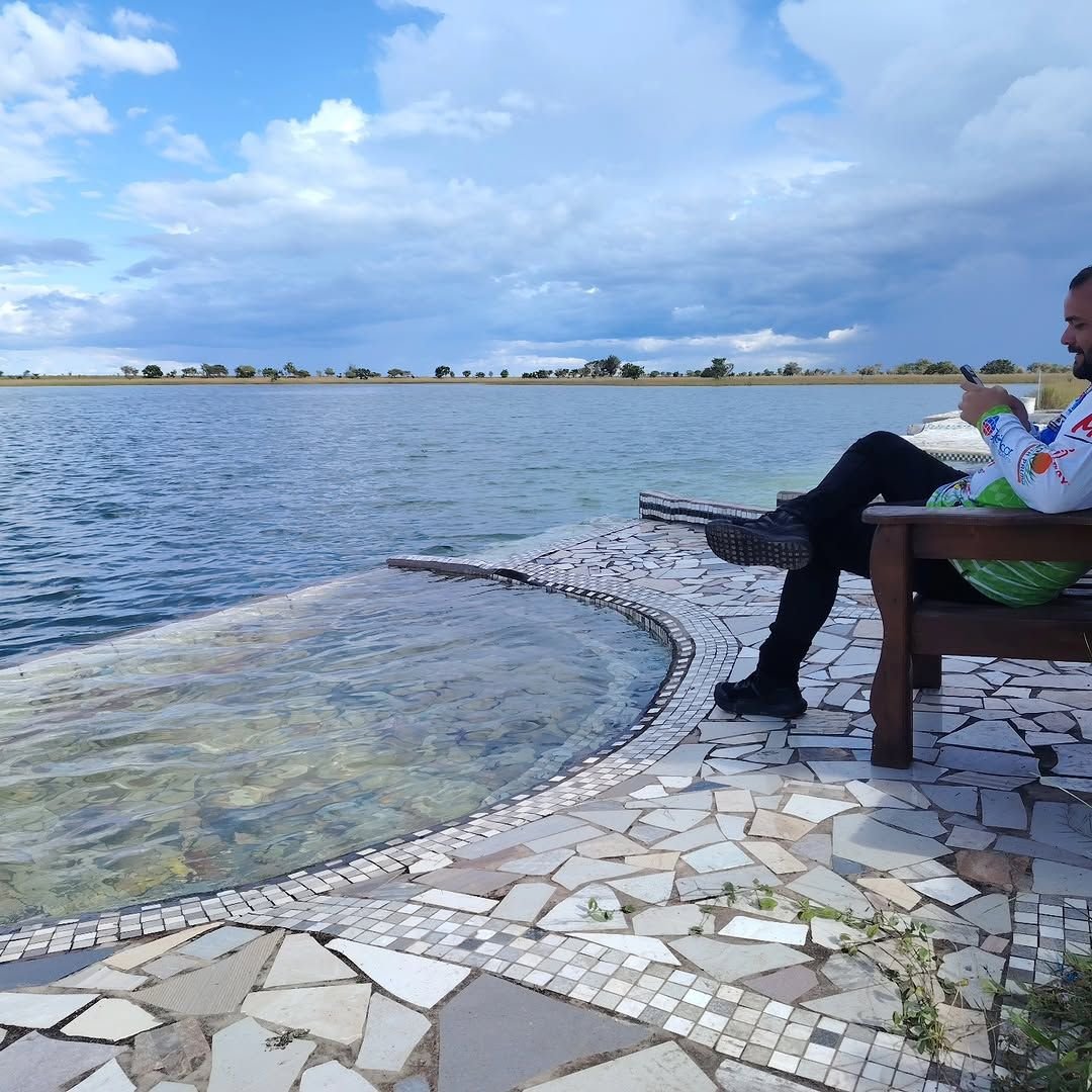 Edge of the natural pool facing the lake